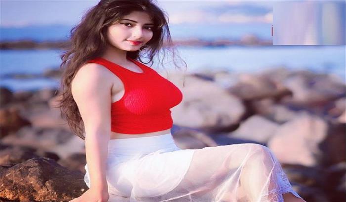 सोशल मीडिया की स्टार  एंजल राय अब फिल्मों में मारेंगी एंट्री