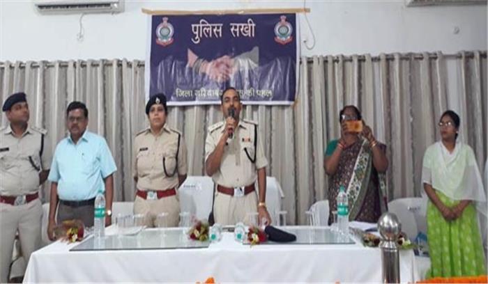 प्रेजेंटेशन के माध्यम से महिलाओं को दी गई कानूनी प्रावधानों की जानकारी