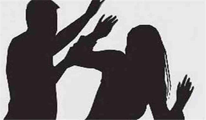 महिला से बदसलूकी सीएएफ जवान की पिटाई महिला से बदसलूकी सीएएफ जवान की पिटाई