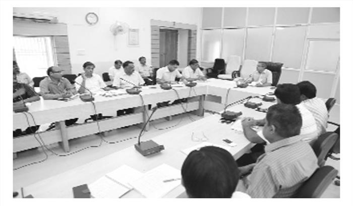 हर सोसायटी में खाद-बीज व कीटनाशक का भण्डारण सुनिश्चित हो: आयुक्त