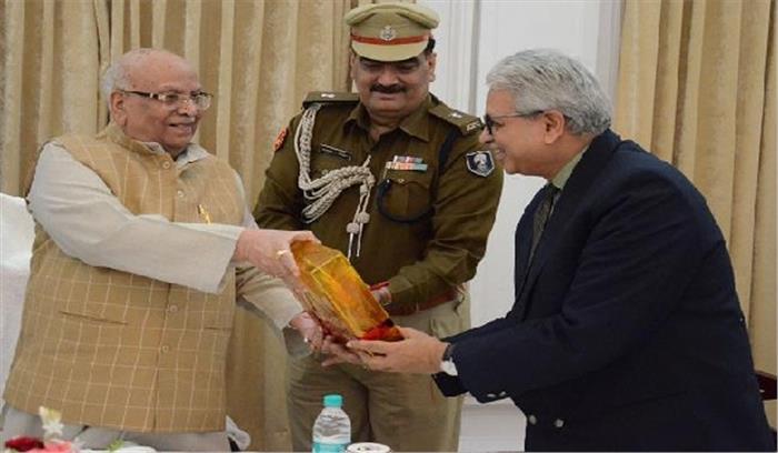 समाज की चुनौतियों का सामना करने में सक्षम रहा है संविधान : लालजी