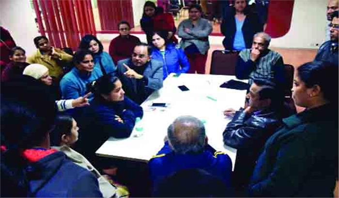 बुलेवार्ड सोसाइटी के लोगों ने कोतवाली सेक्टर-39 का किया घेराव