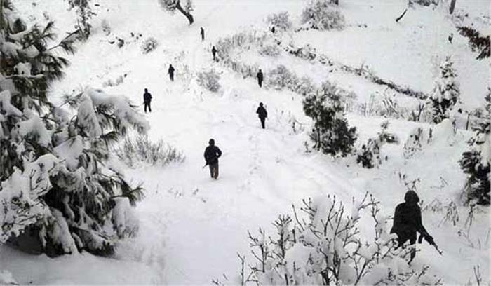 कश्मीर में हिमस्खलन के बाद लापता सैनिकों का अब तक पता नहीं कश्मीर में हिमस्खलन के बाद लापता सैनिकों का अब तक पता नहीं