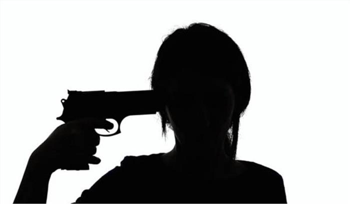 सैनिक की पत्नी ने लाइसेंसी रिवाल्वर से गोली मारकर की आत्महत्या