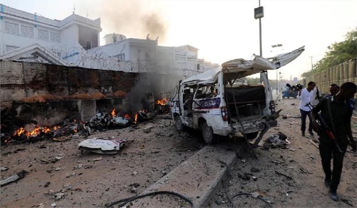 सोमालिया के होटल के बाहर आत्मघाती हमले में 25 की मौत 