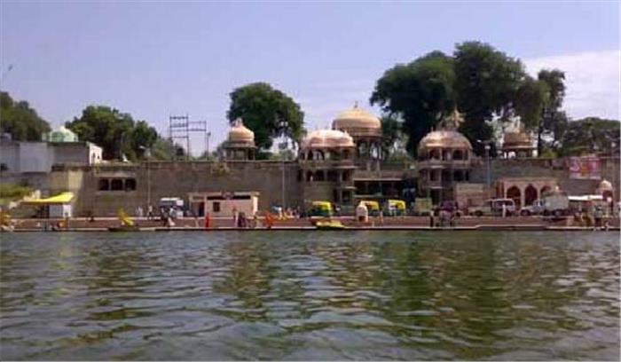 सोमवती अमावस्या पर्व पर हजारों लोगों ने क्षिप्रा नदी में डुबकी लगाई