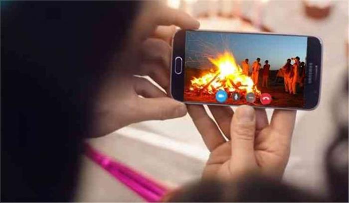 बेटे ने वीडियो कॉल करके देखा मां का अंतिम संस्कार