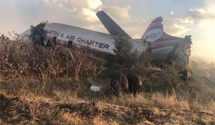 दक्षिण अफ्रीका में विमान दुर्घटनाग्रस्त में 1 की मौत, 20 घायल दक्षिण अफ्रीका में विमान दुर्घटनाग्रस्त में 1 की मौत, 20 घायल
