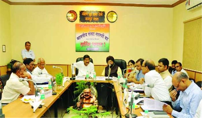 रेल सुविधाएं बढ़ाने सांसदों ने दिए अनेक सुझाव