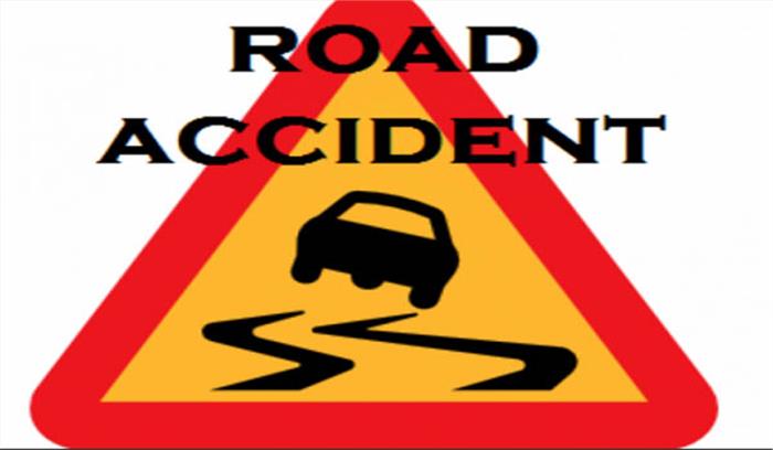 पुलवामा: सड़क दुर्घटना में तीन की मौत