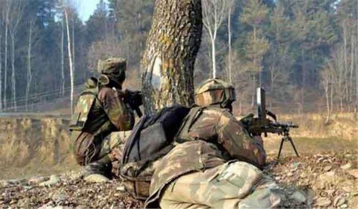 कश्मीर के त्राल में आतंकियों से मुठभेड़ में सैनिक घायल