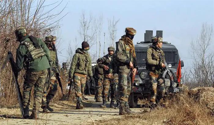 कुलगाम में मुठभेड़ के दौरान दो आतंकवादी ढेर, एक ने किया आत्मसमर्पण