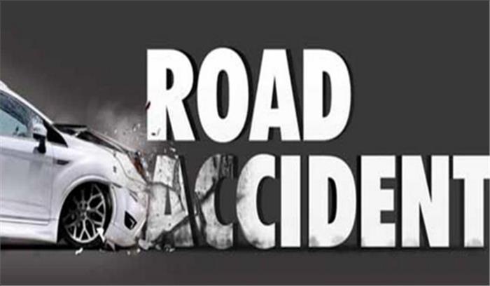 कश्मीर :सड़क दुर्घटना में तीन लोगों की मौत ,एक घायल कश्मीर :सड़क दुर्घटना में तीन लोगों की मौत ,एक घायल