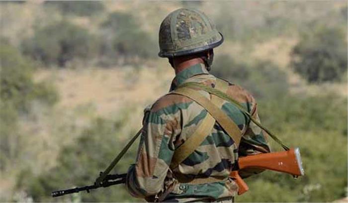 आतंकवादियों ने सेना के गश्ती दल पर किया हमला, 2 जवान घायल आतंकवादियों ने सेना के गश्ती दल पर किया हमला, 2 जवान घायल