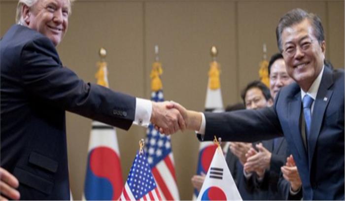 जापान के बाद अब दक्षिण कोरिया पहुंचे अमेरिकी राष्ट्रपति डोनाल्ड ट्रंप जापान के बाद अब दक्षिण कोरिया पहुंचे अमेरिकी राष्ट्रपति डोनाल्ड ट्रंप