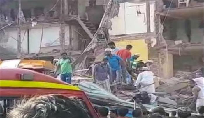 117 साल पुरानी इमारत ढही, 11 लोगों की मौत 