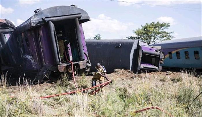 दक्षिण अफ्रीका में रेलवे क्रॉसिंग के पास ट्रेन दुर्घटना में 14 की मौत, 190 घायल
