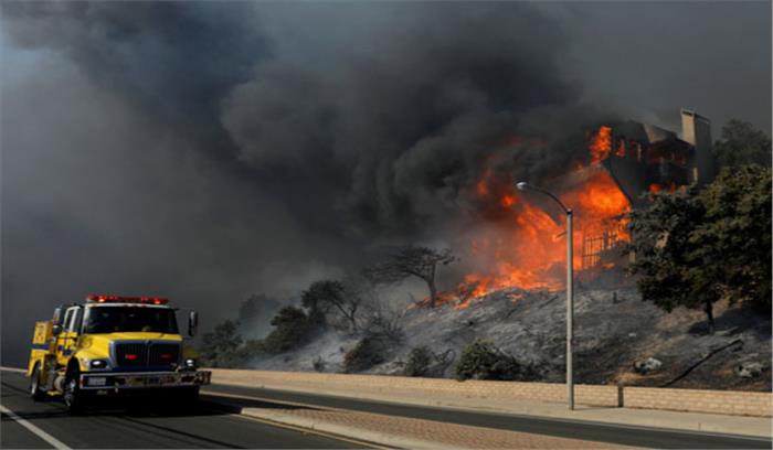 कैलिफोर्निया में लगी आग पर आधा नियंत्रण