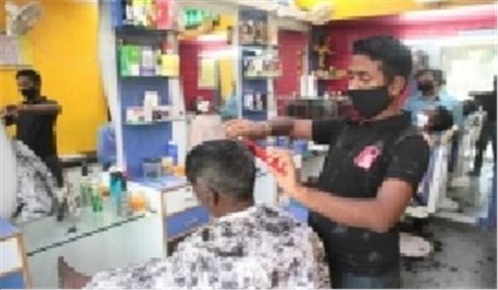 लखनऊ में नाई की दुकान, सैलून खुलने के बाद बंद होने की कगार पर