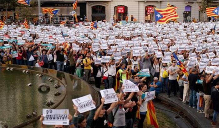 हजारों लोग कैटालोनिया के अलगाववादियों की रिहाई के लिए सड़क पर उतरे