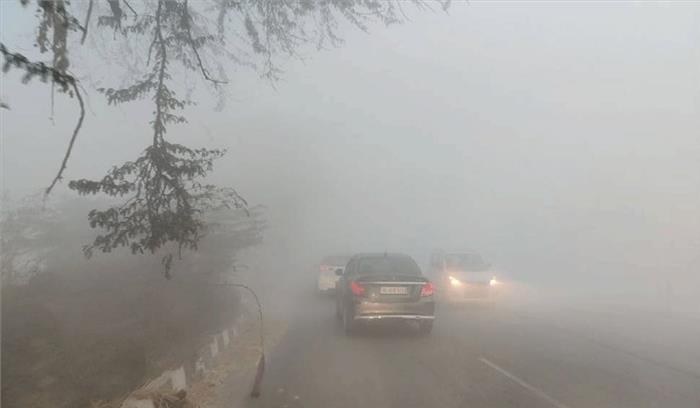 बसंत के आते ही ठंड का असर हुआ कम, कोहरे का असर अभी भी जारी बसंत के आते ही ठंड का असर हुआ कम, कोहरे का असर अभी भी जारी