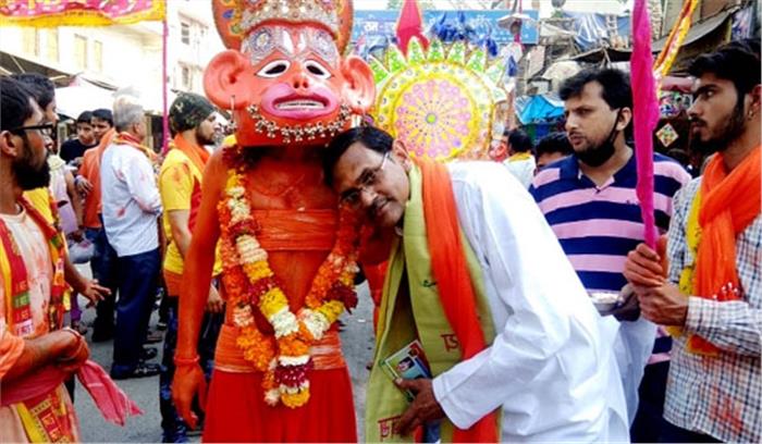 धूमधाम से निकली हनुमान बाबा की विशाल शोभा यात्रा