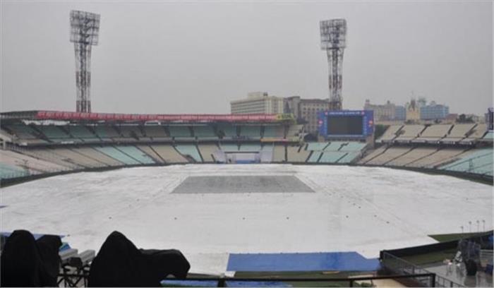 बारिश के कारण ईडन गार्डन में टॉस में देरी बारिश के कारण ईडन गार्डन में टॉस में देरी