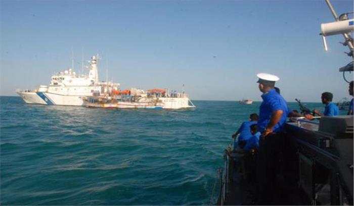 श्रीलंकाई नौसेना ने मछली पकड़ने के आरोप में 12 भारतीय मछुआरों को किया गिरफ्तार