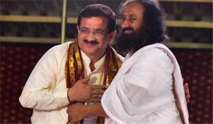 रविशंकर का कदम राजनीति से प्रेरित, हिंदू महासभा ने किया विरोध