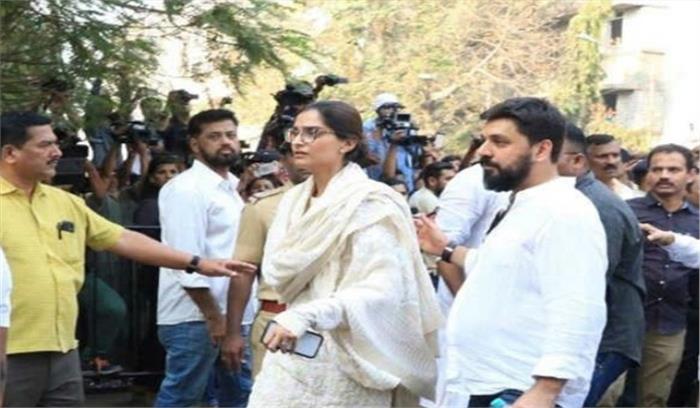 सोनम कपूर ने नम आंखों से दी थी श्रीदेवी को विदाई  