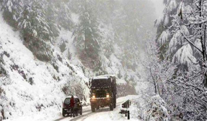 कश्मीर :राष्ट्रीय राजमार्ग बर्फबारी के कारण लगातार दूसरे दिन बंद