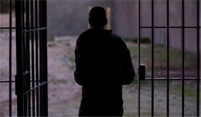 कश्मीरी अखबार का मालिक गिरफ्तार, जमानत पर रिहा कश्मीरी अखबार का मालिक गिरफ्तार, जमानत पर रिहा