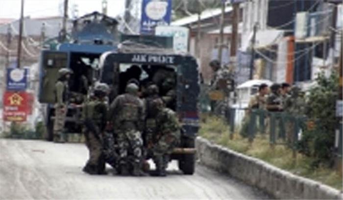 घायल आतंकवादी पकड़ा गया, अनंतनाग में एक और का शव मिला