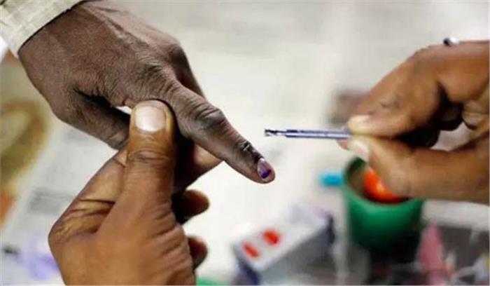 श्रीनगर उपचुनाव : फारूक अब्दुल्ला पीडीपी के नजीर अहमद खान से आठ हजार वोटों से आगे श्रीनगर उपचुनाव : फारूक अब्दुल्ला पीडीपी के नजीर अहमद खान से आठ हजार वोटों से आगे