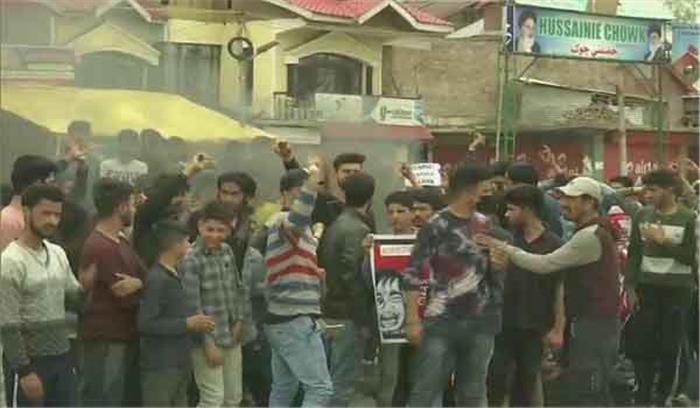 जम्मू एवं कश्मीर: बच्ची से दुष्कर्म के खिलाफ समूची कश्मीर घाटी में प्रदर्शन