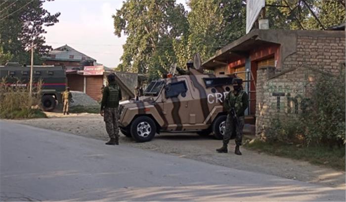 कश्मीर: आतंकवादी हमले में तीन पुलिसकर्मी शहीद