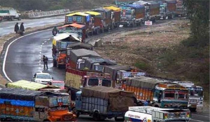 कश्मीर राष्ट्रीय राजमार्ग आज दूसरे दिन भी बंद, 3500 से अधिक वाहन फंसे