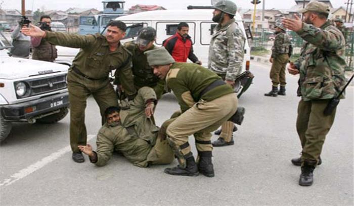 श्रीनगर : आतंकी हमला, 2 पुलिसकर्मी सहित 3 जख्मी