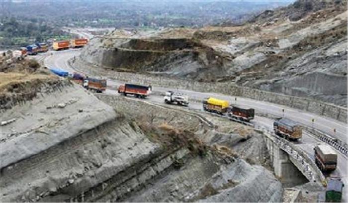 श्रीनगर-जम्मू राष्ट्रीय राजमार्ग पर वाहनों की आवाजाही शुरू