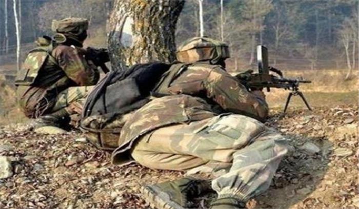 श्रीनगर में आतंकवादियों के साथ मुठभेड़ जारी