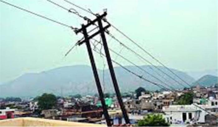 कुपवाड़ा में बिजली की हाई टेंशन तार गिरी, तीन लोगों की मौत कुपवाड़ा में बिजली की हाई टेंशन तार गिरी, तीन लोगों की मौत