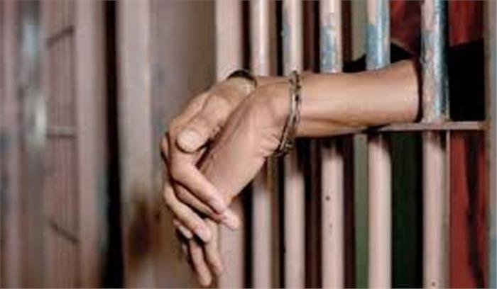 हिरासत में बंद उपमहापौर पर पार्षद को धमकाने का आरोप