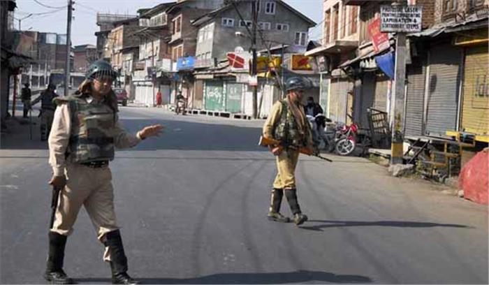  मुठभेड़ के बाद सुरक्षा के मद्देनजर श्रीनगर में प्रतिबंध