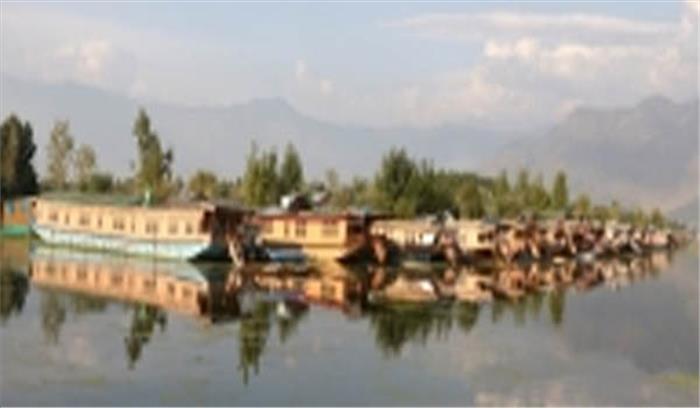 श्रीनगर झील में 2 हाउसबोटों में लगी आग