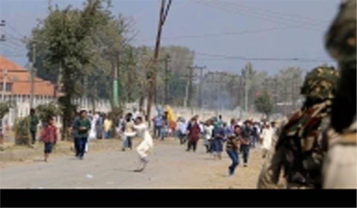 जम्मू एवं कश्मीर : अनंतनाग में आतंक-रोधी अभियान के दौरान झड़प जम्मू एवं कश्मीर : अनंतनाग में आतंक-रोधी अभियान के दौरान झड़प