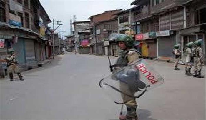 श्रीनगर समेत कई इलाकों में फिर से कर्फ्यू जैसे हालात