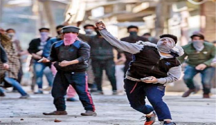 जम्मू एवं कश्मीर : पत्थरबाजी में 1 कश्मीरी ट्रक चालक की मौत, 1 गिरफ्तार