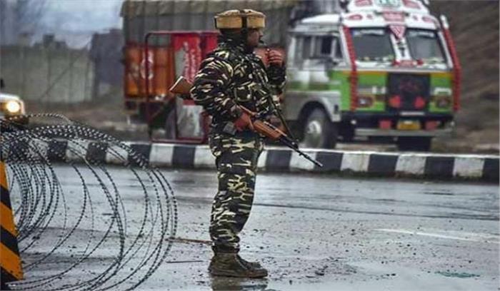 पुलवामा जिले के आतंकवादियों ने आईइडी विस्फोट में सुरक्षा बल का एक वाहन क्षतिग्रस्त पुलवामा जिले के आतंकवादियों ने आईइडी विस्फोट में सुरक्षा बल का एक वाहन क्षतिग्रस्त