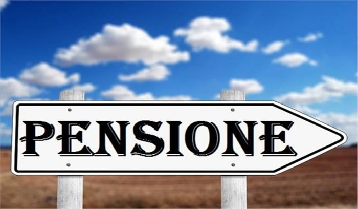 पेंशनर्स संघ ने बैंक से अलग काउंटर खोलने की मांग की 