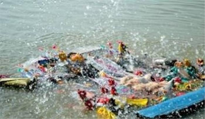 मूर्ति विसर्जन के साथ बंगाल में दुर्गापूजा संपन्न